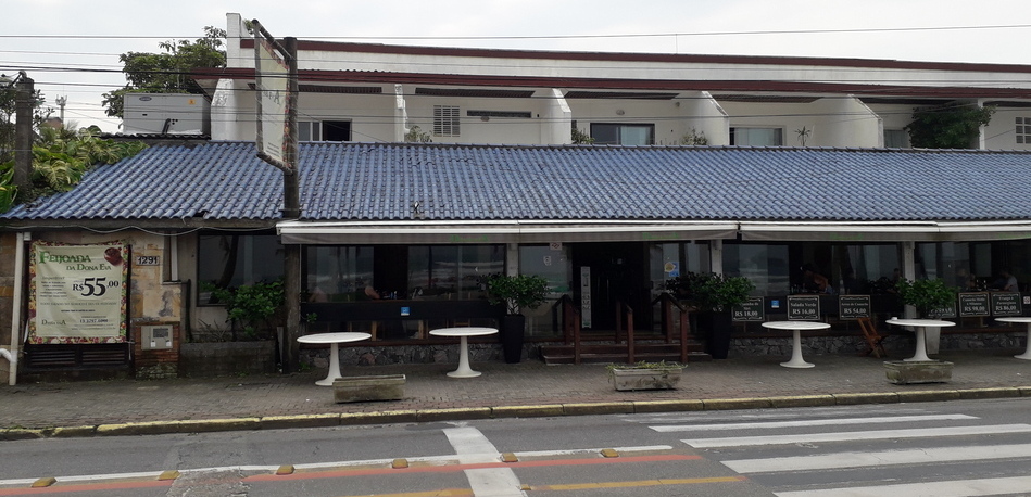 Dona Eva faz tainha em 4 versões no Guarujá (SP)