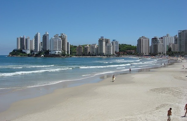 Praias do Guarujá revelam várias paisagens