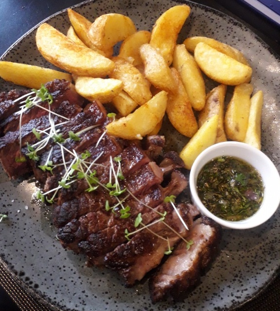 Forneria, em Campos, serve ótimo nhoque de fondue