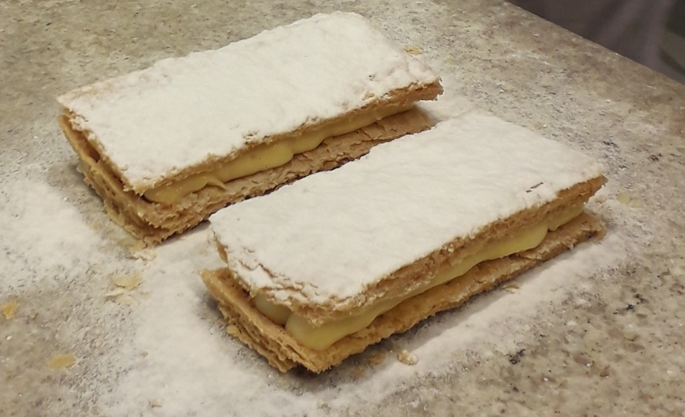 Confeitaria monta excelente mil folhas na hora 2022_5 Foto Claudio Schapochnik Que Gostoso